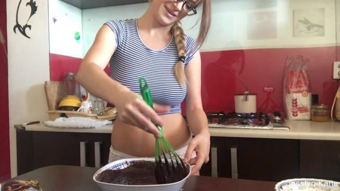 Cooking and tasting a shitty brownie for the first time - FullHD 1920x1080 - With Actress: JosslynKane [1.38 GB] (2017)