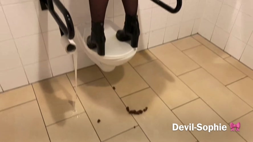 Fastfood piglets really messed up the fastfood toilet shit - UltraHD/4K 3840x2160 - With Actress: Devil Sophie [690 MB] (2022)