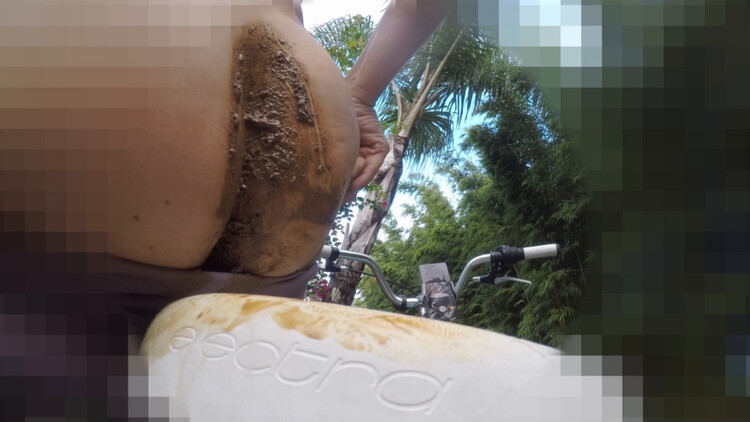 bikeshit - FullHD  - With Actress: BetweenMyCheeks [1.00 GB] (2024)