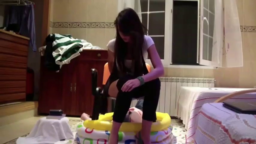 Beautiful Young Spanish Mistress Shits in Toilet Slave's Mouth in Pool P1 - SD  [29.8 MB] (2025)