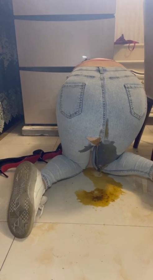 Diarrhea Without Taking Off Jeans, by Hot Chinese Woman. P1 - SD  [37.3 MB] (2025)