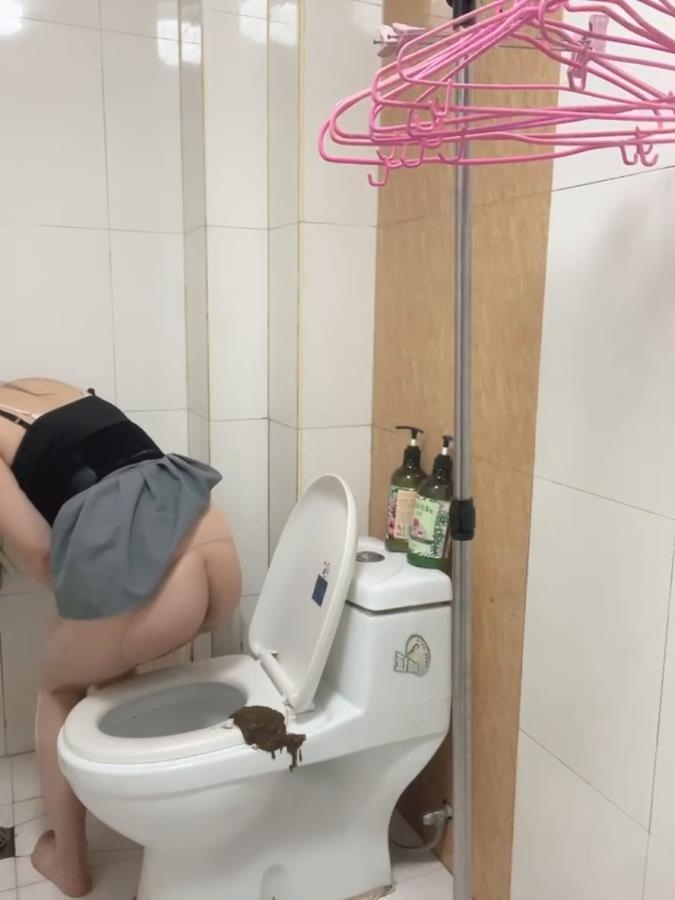 Longbao Chinese Woman in Toilet Talking. P1 - SD  [4.61 MB] (2025)