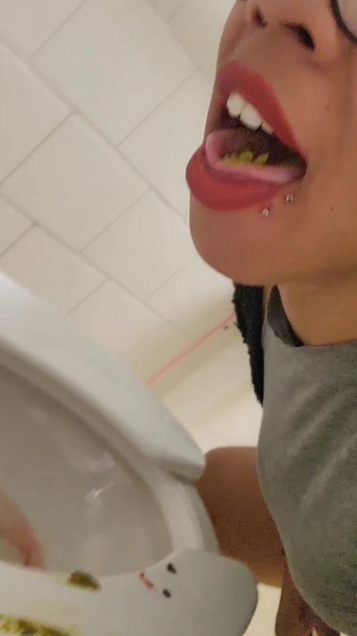 UniElla Public bathroom solo play - SD  - With Actress: DaddyUni21 [817 MB] (2025)