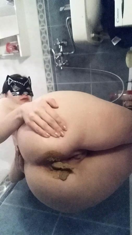 Sitting and total smearing in bathroom - SD  - With Actress: nastygirl [1.17 GB] (2025)