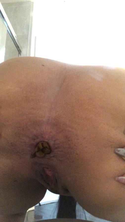 Pooping After My All White Photo Shoot - SD  - With Actress: realsoykaylinda [101 MB] (2025)