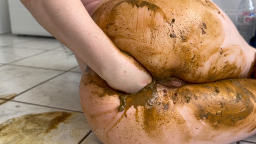 A stranger I met in the naturist area of Cap dAgde - 2K  - With Actress: MissPoop [2.16 GB] (2025)