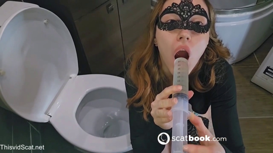 Masked Girl Miss Juicy Gulps Down Her Own Pee in a Long Piss Drinking Session. P1 - HD  [33.0 MB] (2026)