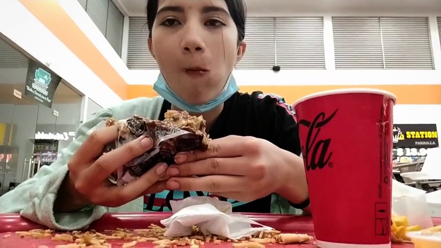 She Eats A Scat Burger 006b38b - HD  [114 MB] (2026)