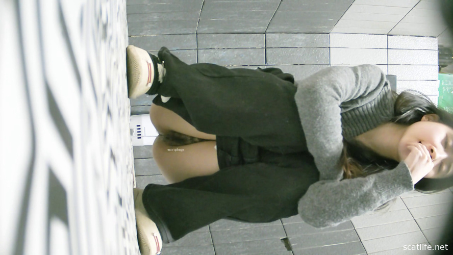 Black Pants Down, Chinese Girl Pees P1 - 2K  [648 MB] (2026)